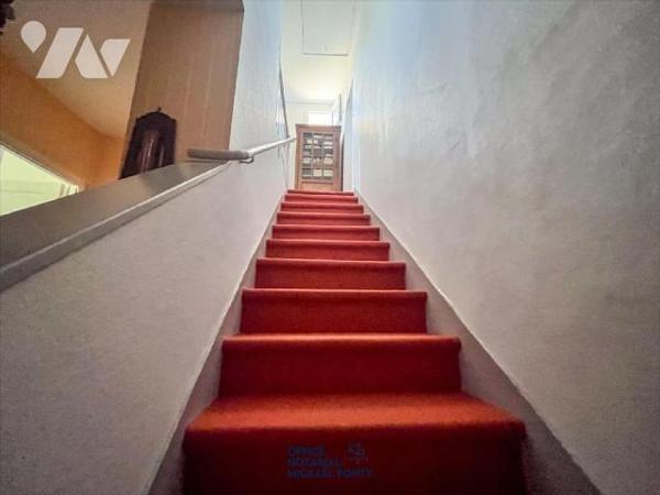 Propriété en pierres
familiale, rénovée entièrement il y a environ 15 ans. Elle se compose au r...