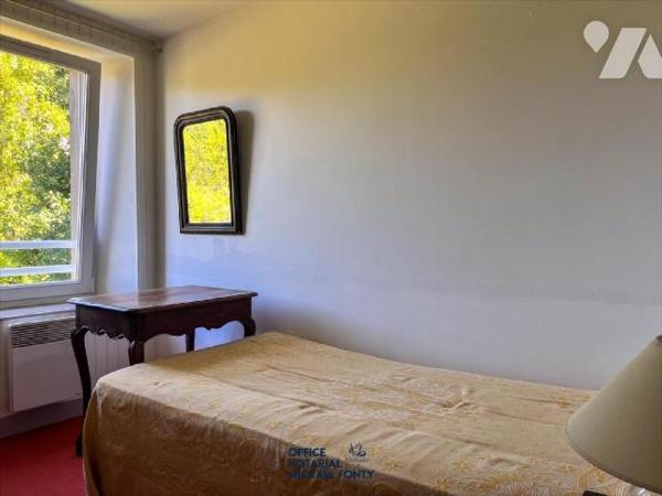 Propriété en pierres
familiale, rénovée entièrement il y a environ 15 ans. Elle se compose au r...