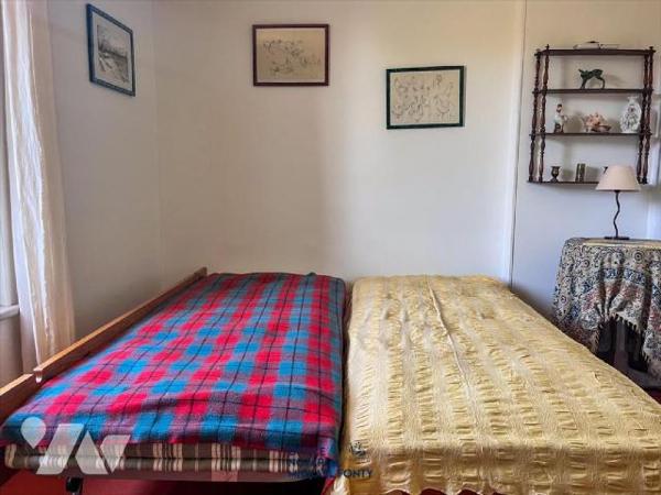 Propriété en pierres
familiale, rénovée entièrement il y a environ 15 ans. Elle se compose au r...