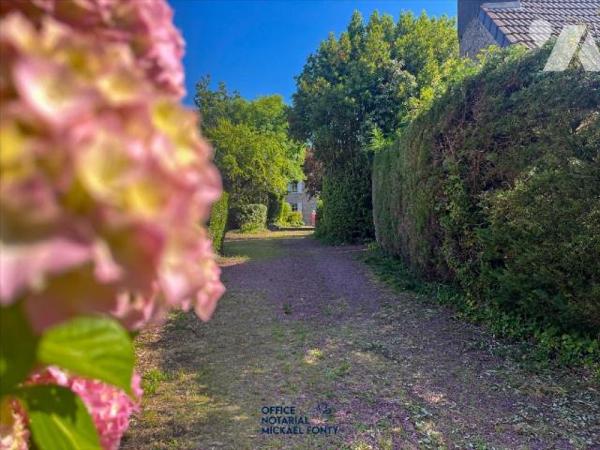 Propriété en pierres
familiale, rénovée entièrement il y a environ 15 ans. Elle se compose au r...