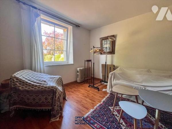 Propriété en pierres
familiale, rénovée entièrement il y a environ 15 ans. Elle se compose au r...