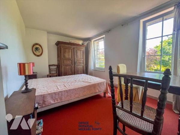 Propriété en pierres
familiale, rénovée entièrement il y a environ 15 ans. Elle se compose au r...