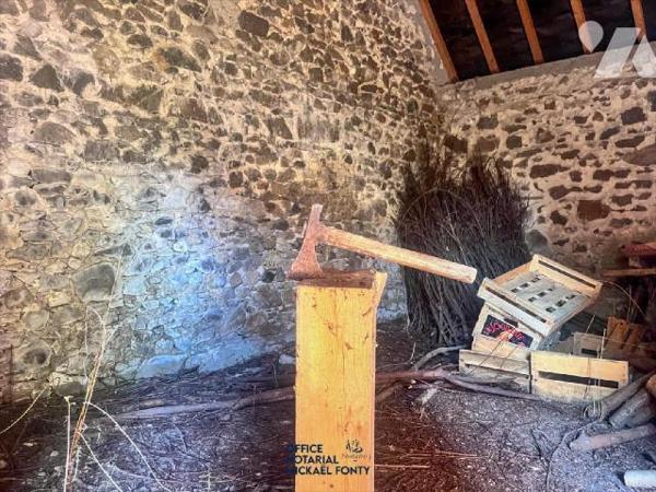 Propriété en pierres
familiale, rénovée entièrement il y a environ 15 ans. Elle se compose au r...