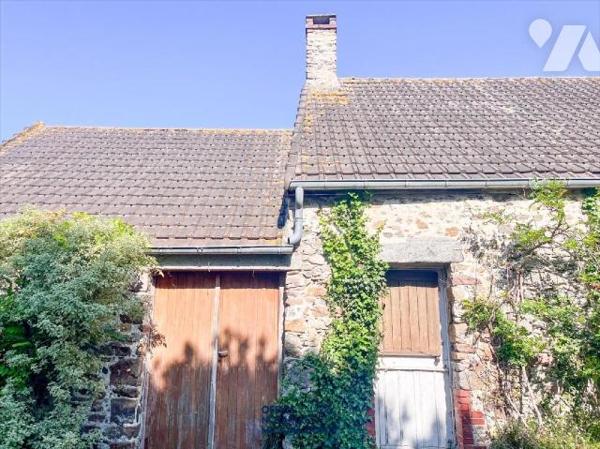 Propriété en pierres
familiale, rénovée entièrement il y a environ 15 ans. Elle se compose au r...