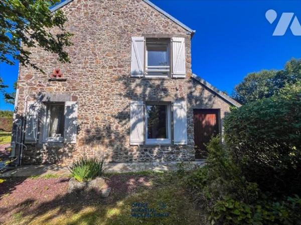 Propriété en pierres
familiale, rénovée entièrement il y a environ 15 ans. Elle se compose au r...