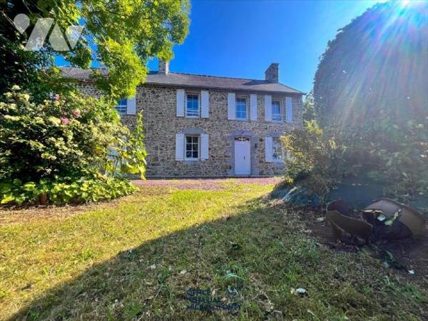 Propriété en pierres
familiale, rénovée entièrement il y a environ 15 ans. Elle se compose au r...