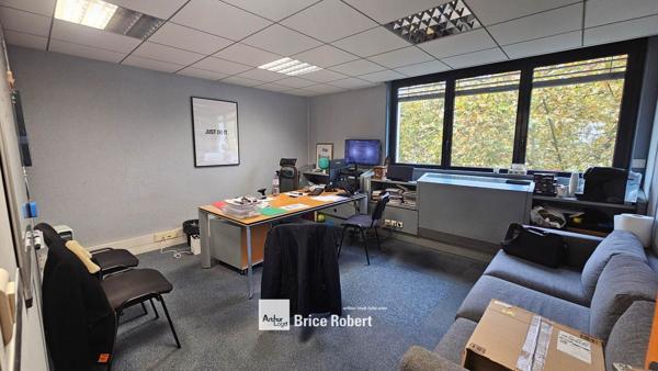 Bureau à louer à Villeurbanne espace modulable accès transports et parking