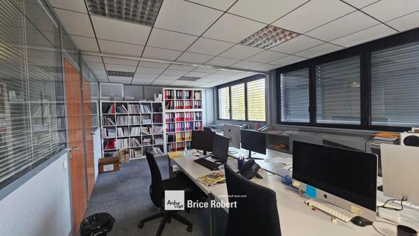 Bureau à louer à Villeurbanne espace modulable accès transports et parking