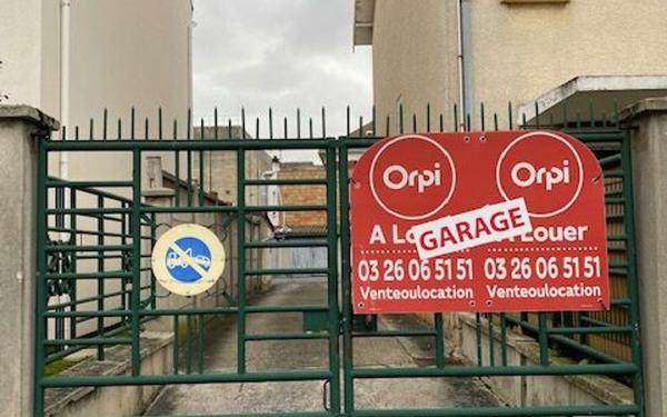 Stationnement à louer