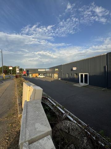 Local commercial Saint-Martin-des-Champs 120 m²