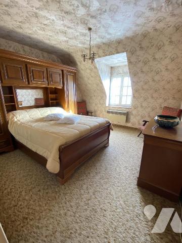 LOUDEAC - Corps de ferme avec dépendances, sur un terrain de 2 965 m²