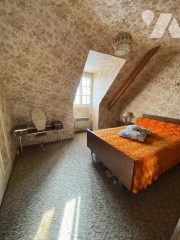 LOUDEAC - Corps de ferme avec dépendances, sur un terrain de 2 965 m²