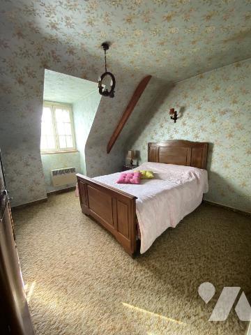 LOUDEAC - Corps de ferme avec dépendances, sur un terrain de 2 965 m²