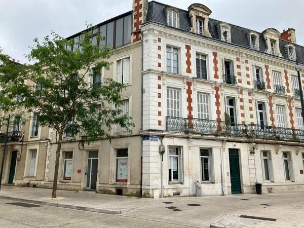 A LOUER 50M² DE BUREAUX DANS UN IMMEUBLE DE CARACTERE HYPERCENTRE DE POITIERS