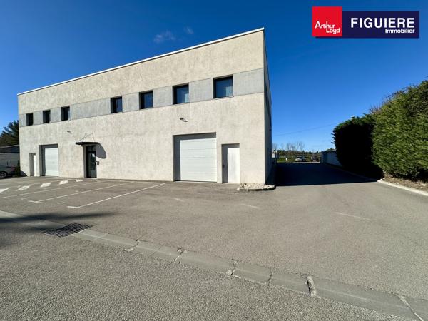 BUREAUX EN ETAGE AU SEIN D'UN ENVIRONNEMENT AGRÉABLE