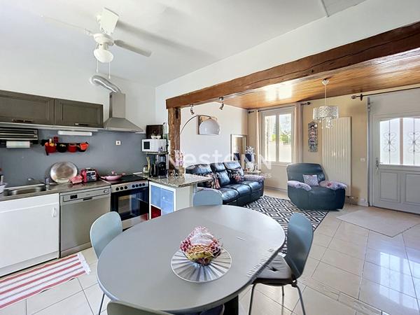 Saint-Fargeau-Ponthierry - Maison mitoyenne d'un côté - Cave totale aménagée avec chambre, bureau, salle d'eau avec WC - Double garage