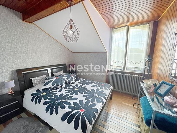 Saint-Fargeau-Ponthierry - Maison mitoyenne d'un côté - Cave totale aménagée avec chambre, bureau, salle d'eau avec WC - Double garage