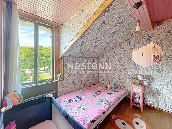 Saint-Fargeau-Ponthierry - Maison mitoyenne d'un côté - Cave totale aménagée avec chambre, bureau, salle d'eau avec WC - Double garage