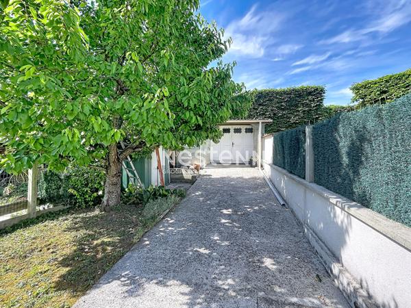 Saint-Fargeau-Ponthierry - Maison mitoyenne d'un côté - Cave totale aménagée avec chambre, bureau, salle d'eau avec WC - Double garage