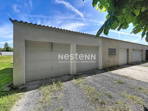 Saint-Fargeau-Ponthierry - Maison mitoyenne d'un côté - Cave totale aménagée avec chambre, bureau, salle d'eau avec WC - Double garage