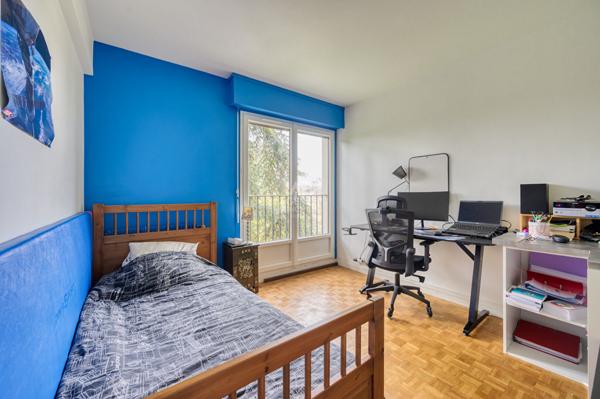CHAVILLE - Dernier étage appartement familiale traversant de 5 pièces. 565 000 € **  - Référence  753-C