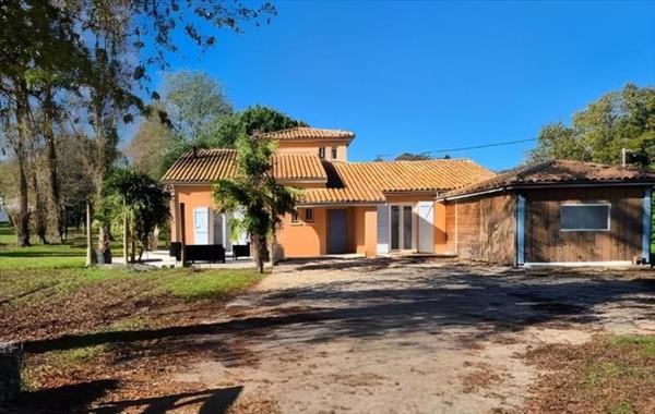 Maison à vendre |  Saint-Aigulin |  7 pièces | 150 m²