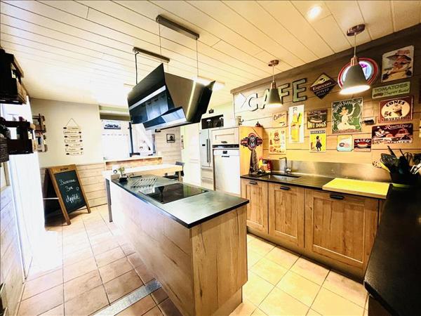 Maison à vendre |  Saint-Aigulin |  7 pièces | 150 m²