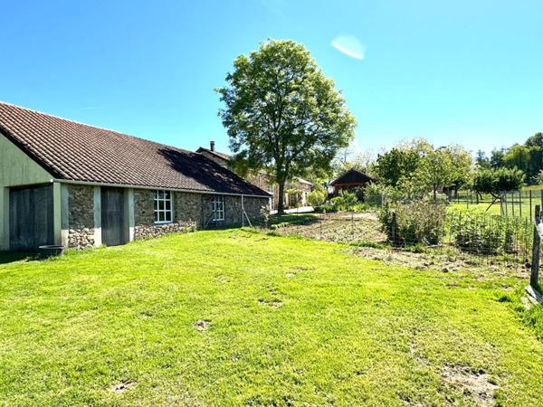 MAISON EN PIERRES SANS VOISIN