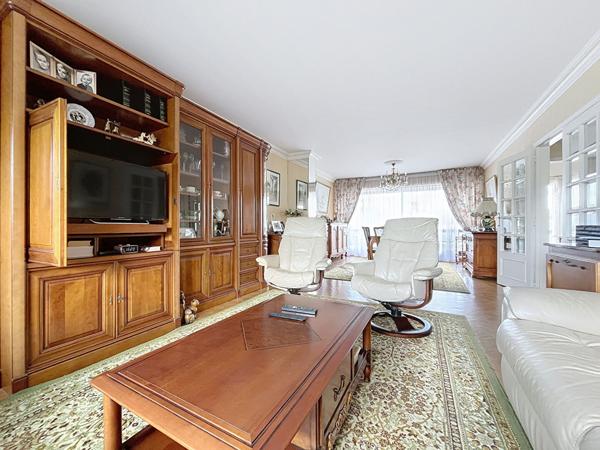 A vendre - Appartement T5 de 98 m² au dernier étage avec ascenseur, balcons, deux stationnements et cave - Rare à la vente "Angers Gare / Visitation"