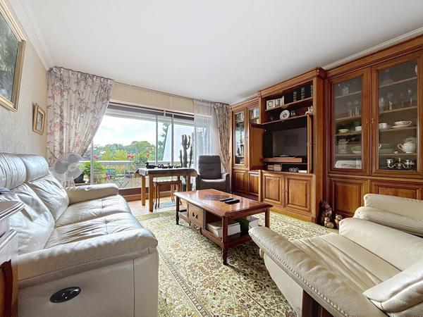 A vendre - Appartement T5 de 98 m² au dernier étage avec ascenseur, balcons, deux stationnements et cave - Rare à la vente "Angers Gare / Visitation"