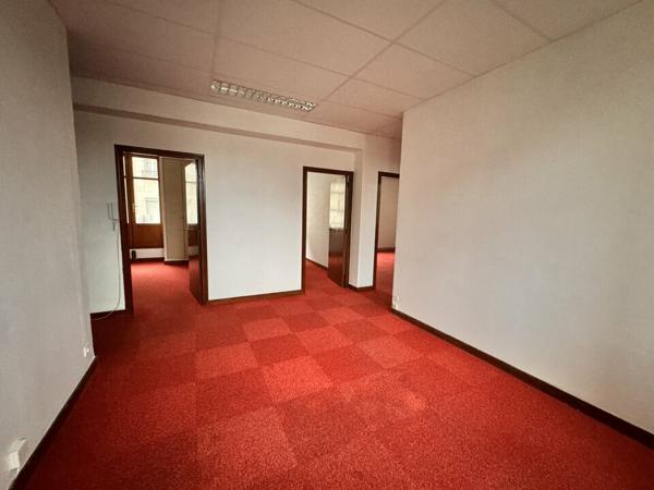 TOURS CENTRE BUREAUX DE 78 M² A LOUER AU 1ER ETAGE PROCHE HYPER CENTRE