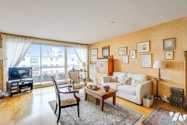 Appartement de 4 pièces avec large balcon plein sud