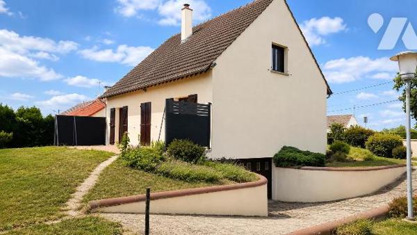A Cannes Écluse, pavillon avec sous-sol total, 3 pièces , grenier aménageable, 1150 m² de terrain.