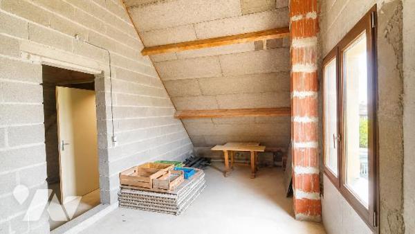 A Cannes Écluse, pavillon avec sous-sol total, 3 pièces , grenier aménageable, 1150 m² de terrain.