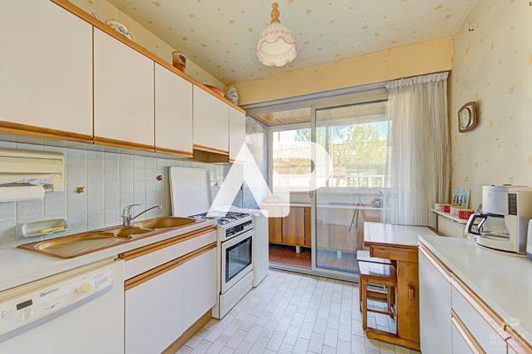 Appartement Rueil Malmaison 3 pièce(s) 70.75 m2 420 000 € **  - Référence  20008
