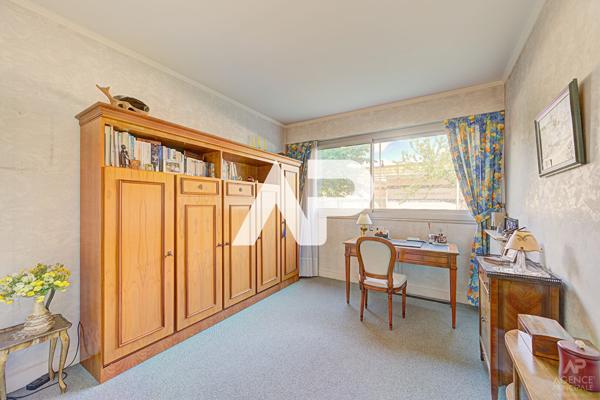 Appartement Rueil Malmaison 3 pièce(s) 70.75 m2 420 000 € **  - Référence  20008