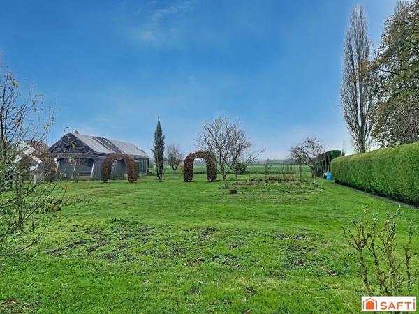 Terrain 701 m2 - en partie viabilisé - proche écoles, gare RER C - gare routière