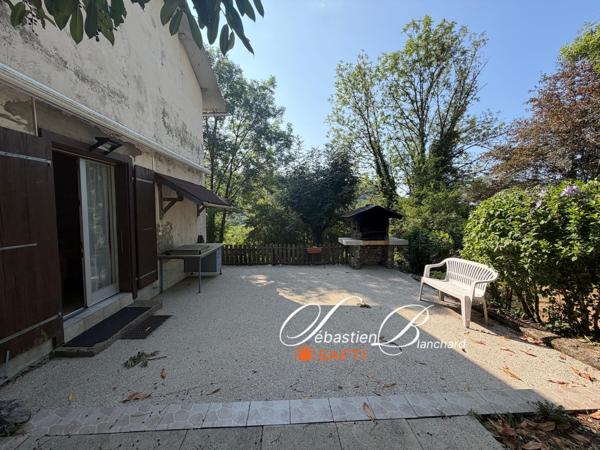 Maison mitoyenne avec beau terrain de 825 m² – à personnaliser