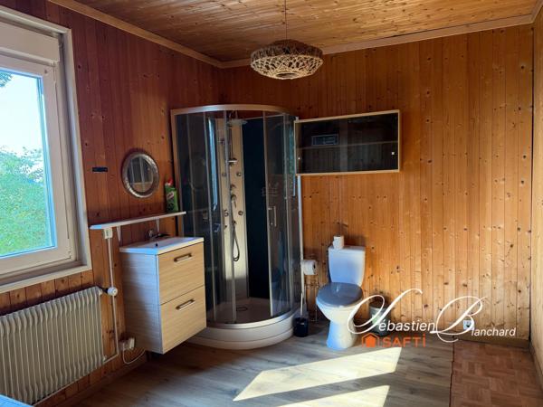 Maison mitoyenne avec beau terrain de 825 m² – à personnaliser