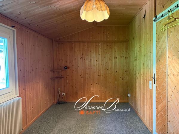 Maison mitoyenne avec beau terrain de 825 m² – à personnaliser