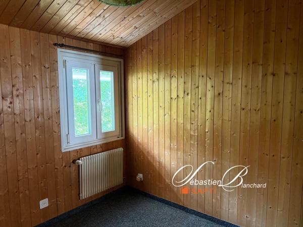 Maison mitoyenne avec beau terrain de 825 m² – à personnaliser