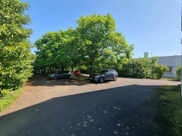 BUREAUX À LOUER AU PRÉMIER ÉTAGE DE 178 m² VOUNEUIL SOUS BIARD