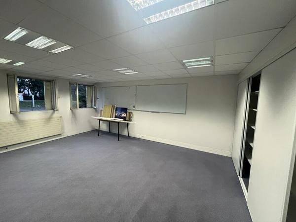 BUREAUX À LOUER AU PRÉMIER ÉTAGE DE 178 m² VOUNEUIL SOUS BIARD