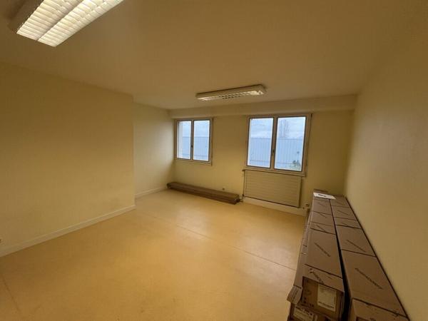 BUREAUX À LOUER AU PRÉMIER ÉTAGE DE 178 m² VOUNEUIL SOUS BIARD