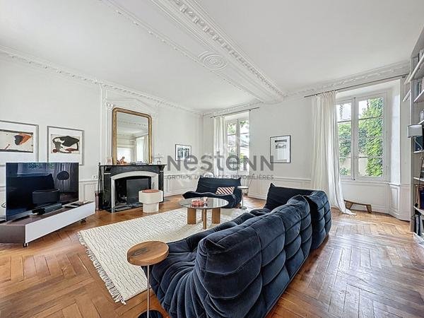 Propriété familiale à vendre en centre ville de Chateau-gontier - 217m2 et 7 chambres - 670m2 de terrain avec piscine !