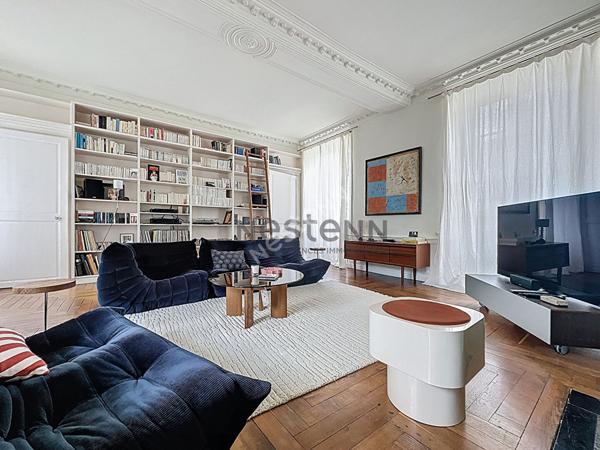 Propriété familiale à vendre en centre ville de Chateau-gontier - 217m2 et 7 chambres - 670m2 de terrain avec piscine !