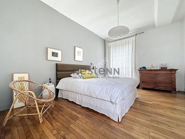 Propriété familiale à vendre en centre ville de Chateau-gontier - 217m2 et 7 chambres - 670m2 de terrain avec piscine !