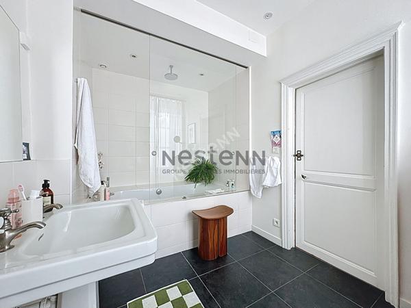 Propriété familiale à vendre en centre ville de Chateau-gontier - 217m2 et 7 chambres - 670m2 de terrain avec piscine !