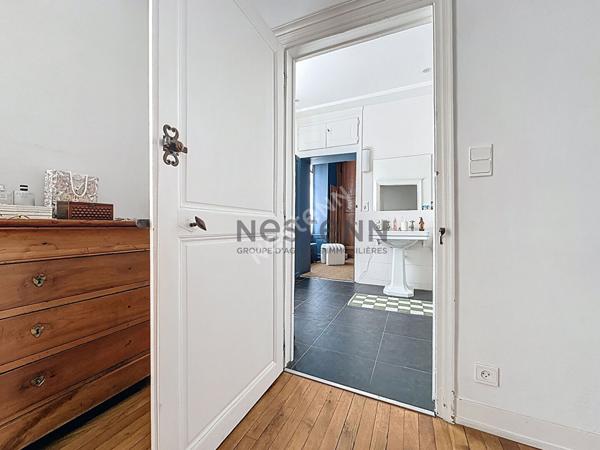 Propriété familiale à vendre en centre ville de Chateau-gontier - 217m2 et 7 chambres - 670m2 de terrain avec piscine !