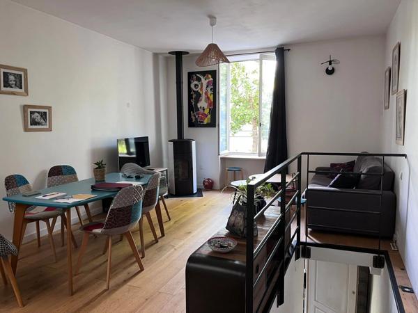 Location                                                      Maison de ville
                        
                     4 pièces                      66 m2                     à Niort